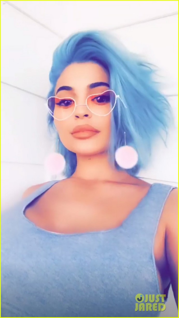 kylie jenner debuts new blue hair 024203843