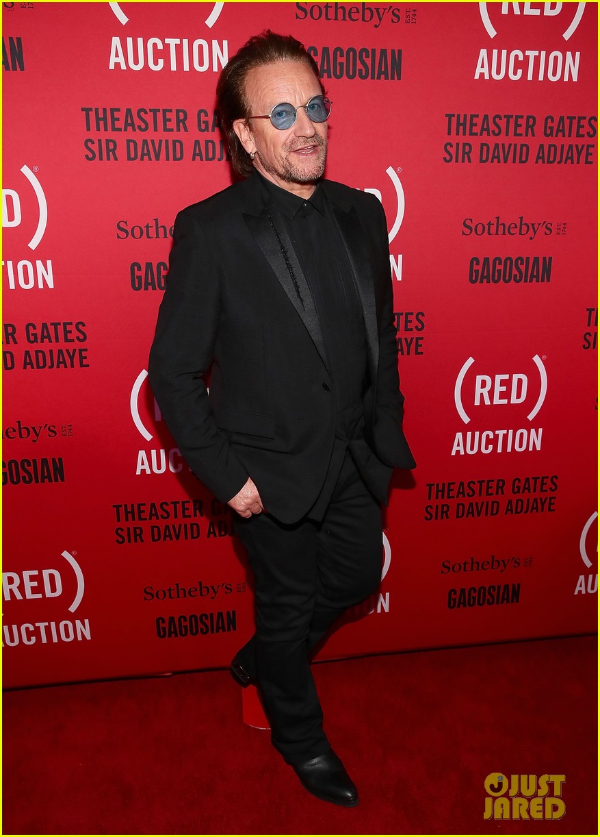 naomi campbell joins bono at red auction event in nyc 044194235