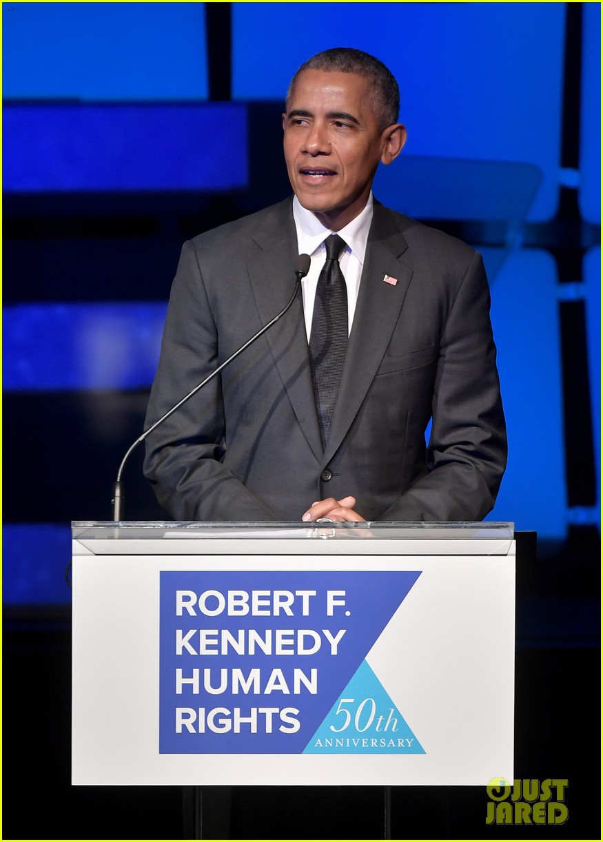 barack obama suprise appearance ripple of hope awards 02