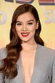 hailee steinfeld dons plunging grey pantsuit for spider man spider verse photo call 02