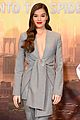 hailee steinfeld dons plunging grey pantsuit for spider man spider verse photo call 09