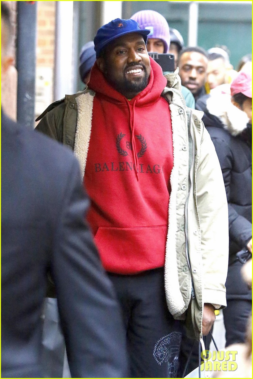 kanye west steps out in nyc amid feud with drake 024198939
