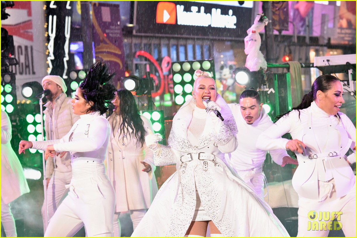 christina aguilera new years eve times square 204204137