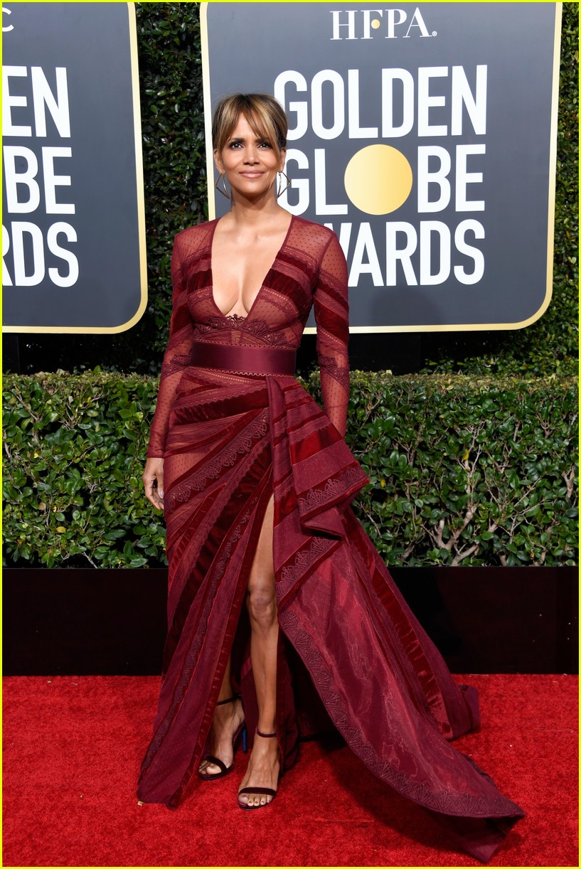 halle berry is red hot at golden globes 2019 014207106