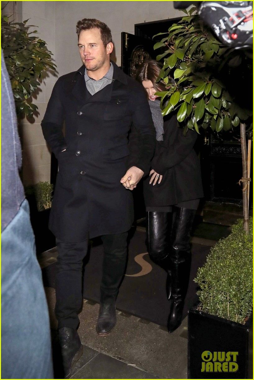 Chris Pratt & Katherine Schwarzenegger Couple Up For Dinner in London(01)