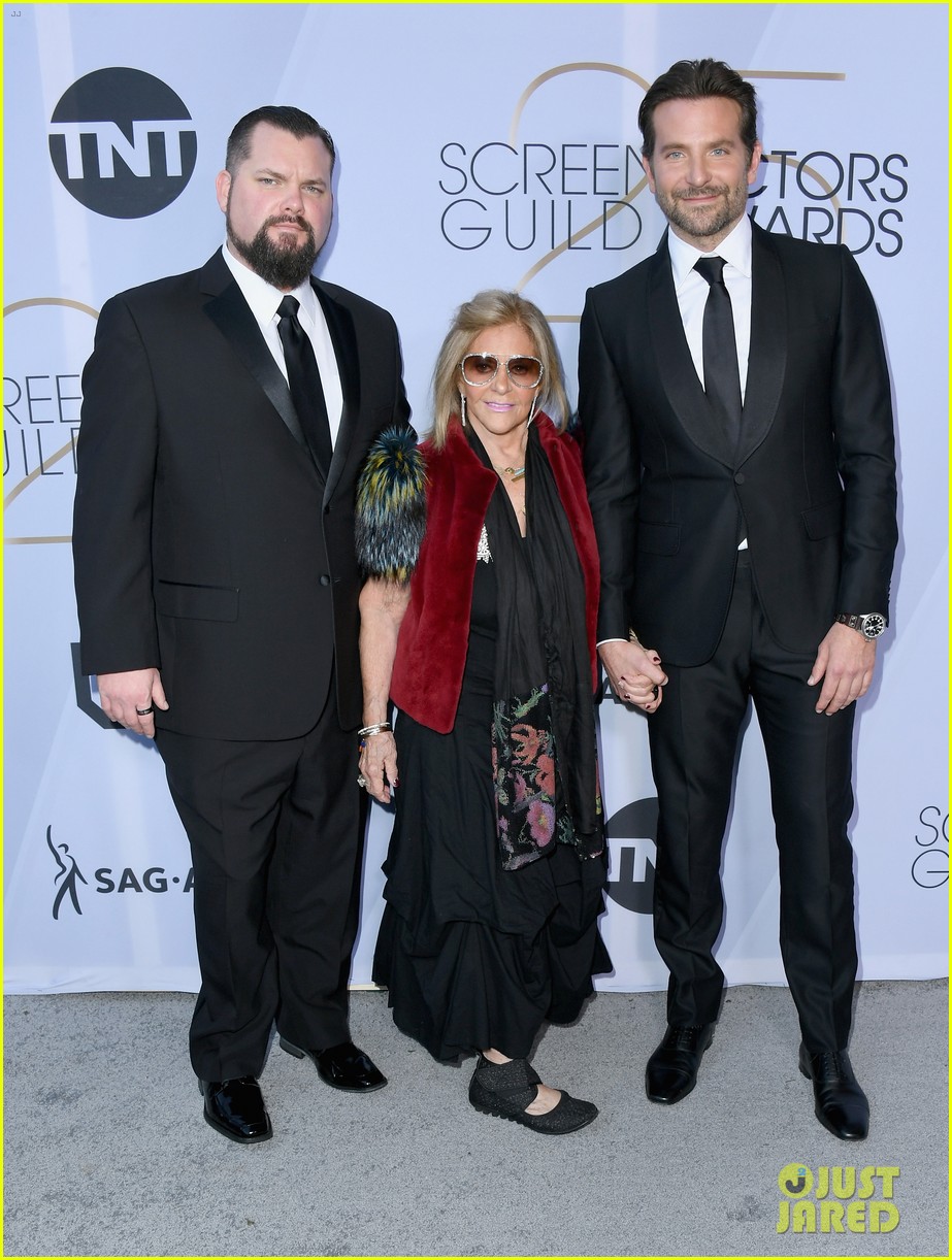 See Why Bradley Cooper Didn't Bring Irina Shayk as His SAG Awards 2019(01)