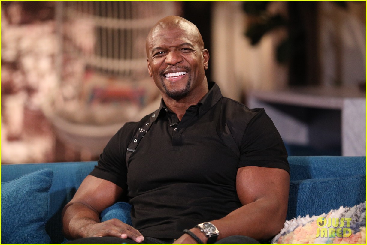terry crews milks real life goat on busy tonight 09
