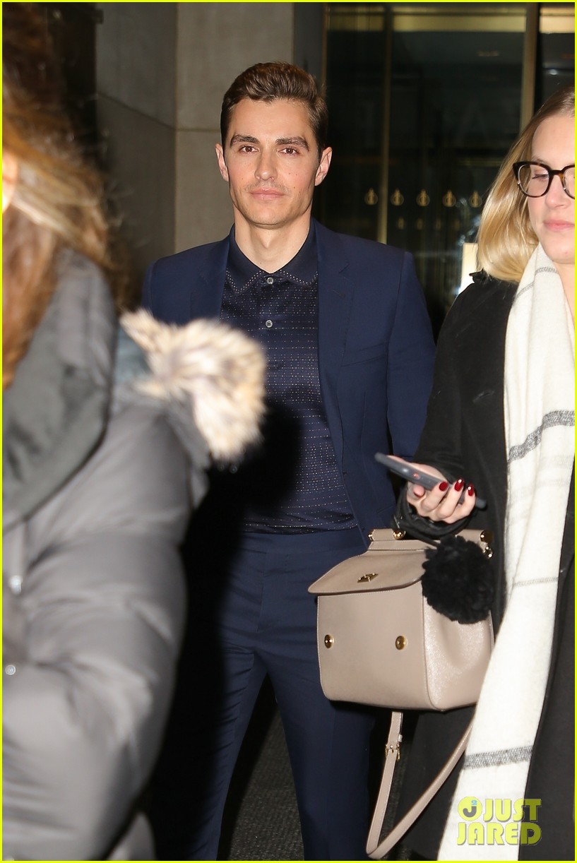 Dave Franco Opens Up About Saving Wife Alison Brie From a Wardrobe(02)