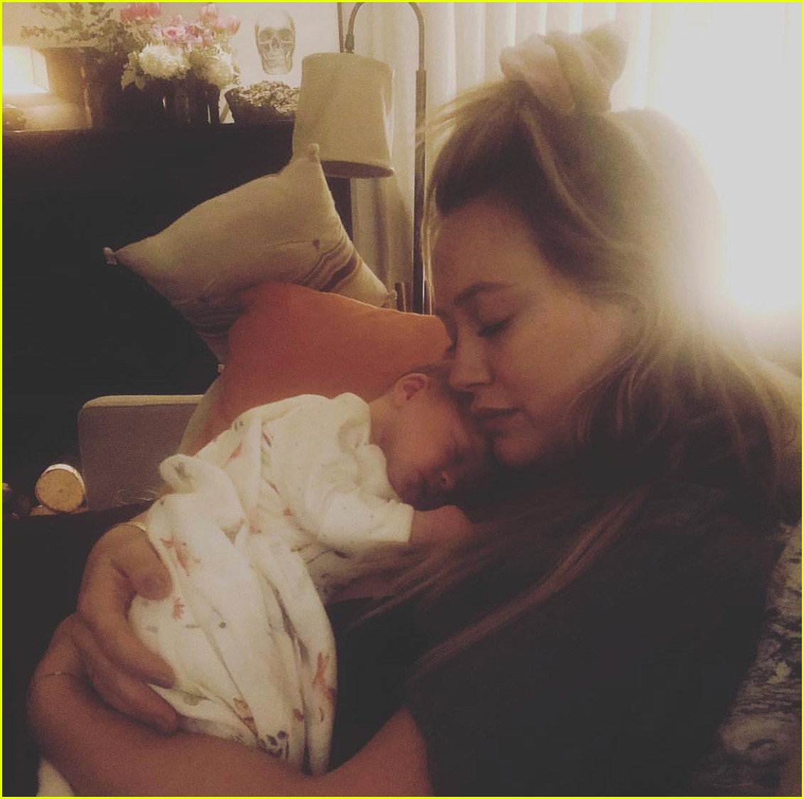 Hilary Duff Reveals Baby Banks Has Colic, Reaches Out for Help Photo(00)
