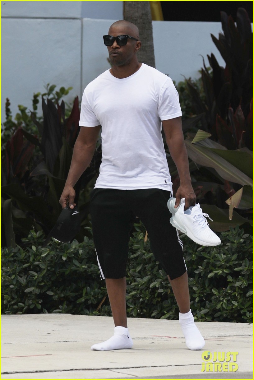 Jamie Foxx Spends Time With Daughters After Spending Holidays with