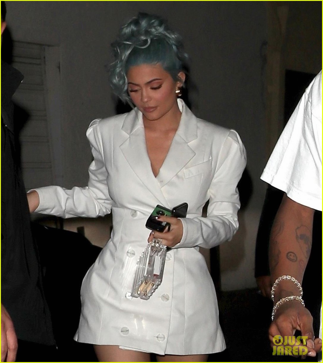 Kylie Jenner & Travis Scott Dine Out on New Year's Eve! Photo 4204169