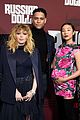 natasha lyonne amy poehler hit the red carpet at russian doll premiere 05