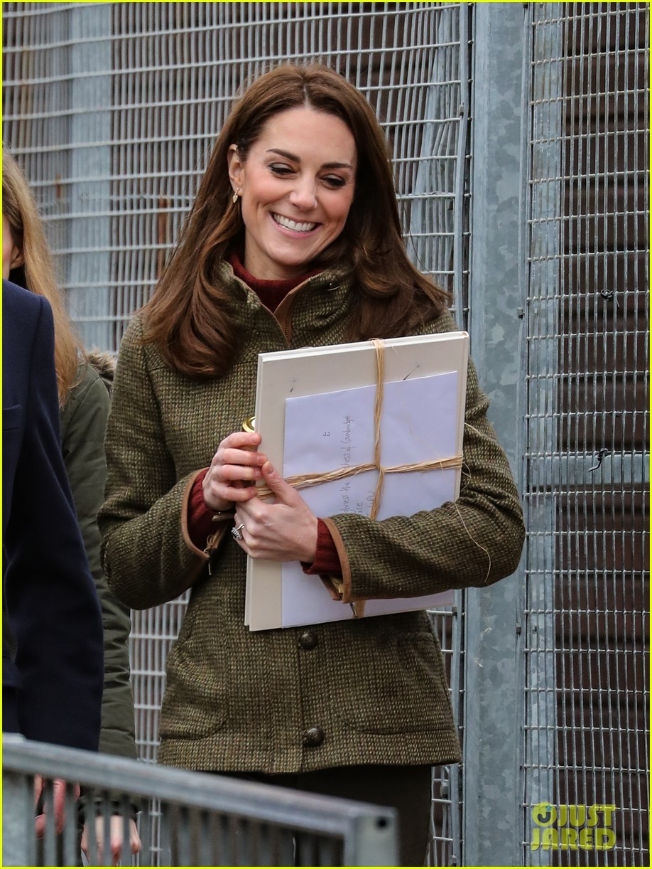 kate middleton isnt sure if the queen eats pizza 074212428