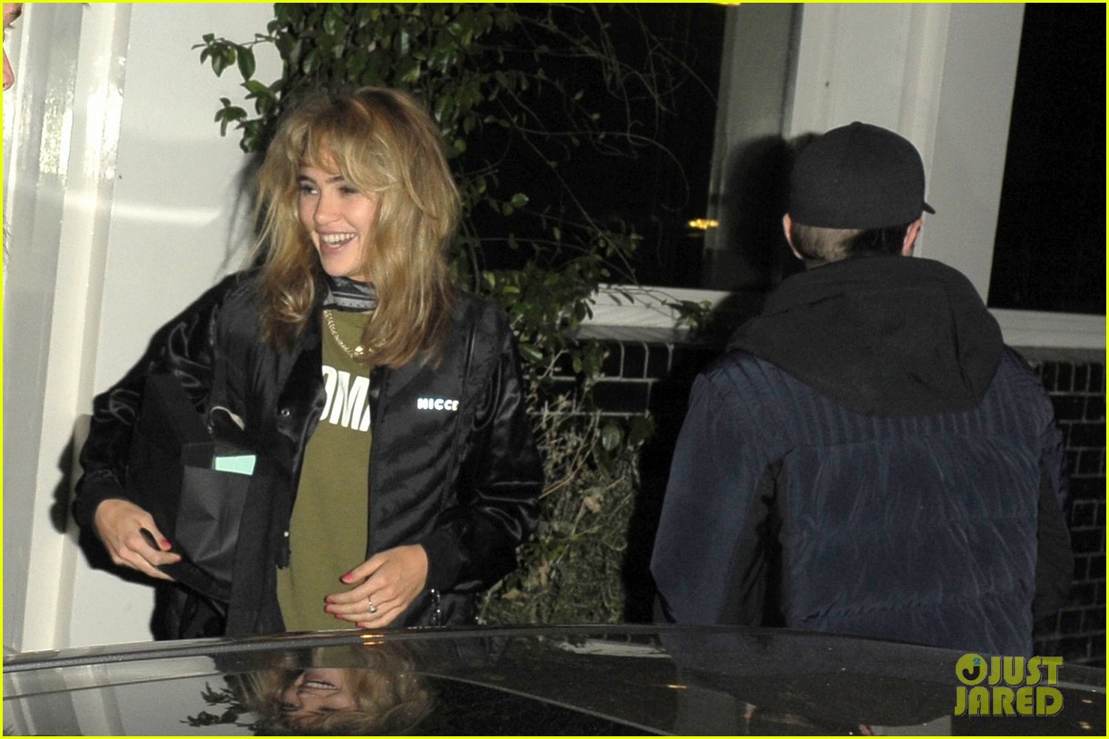 Suki Waterhouse Celebrates Birthday with Boyfriend Robert Pattinson(02)