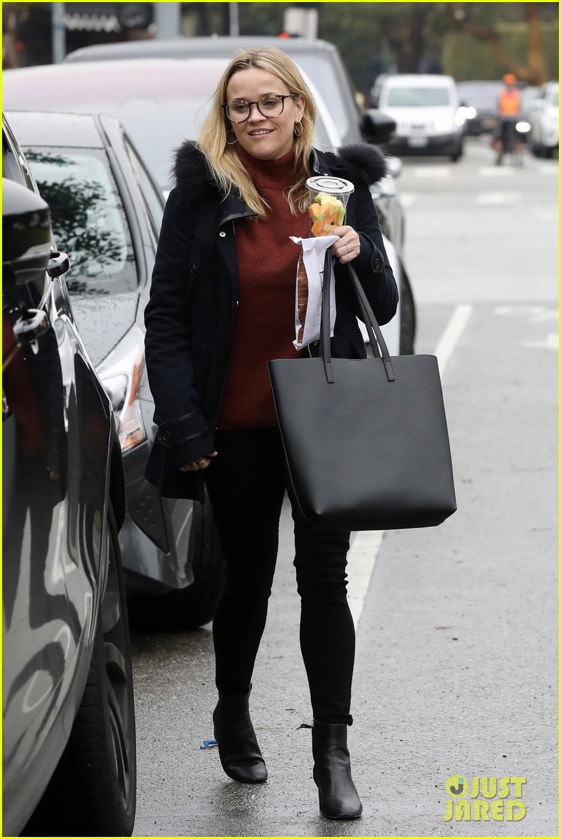reese witherspoon lunch with her mom betty 014213393