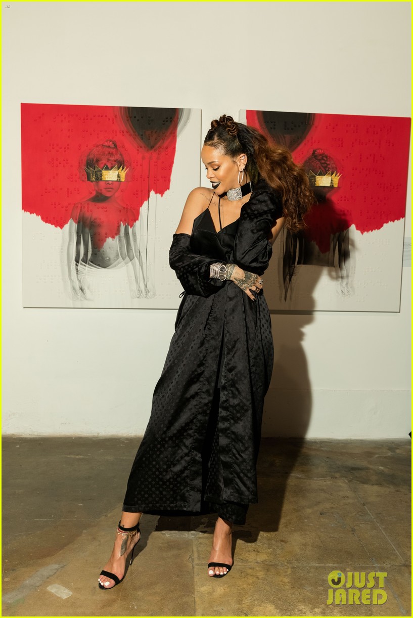 Rihanna Celebrates Third Anniversary of Her Album 'Anti' Photo 4220073