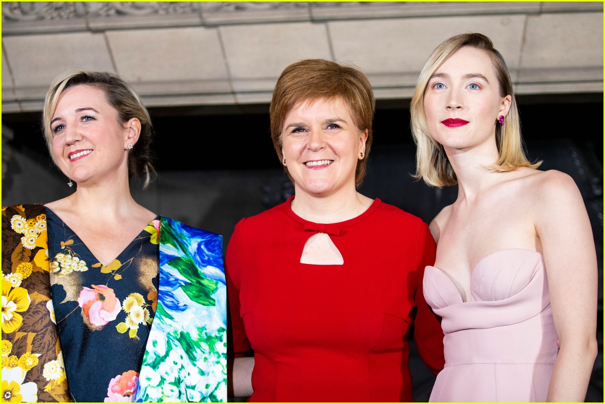 saoirse ronan is pretty in pink at mary queen of scots scotland premiere 234212308
