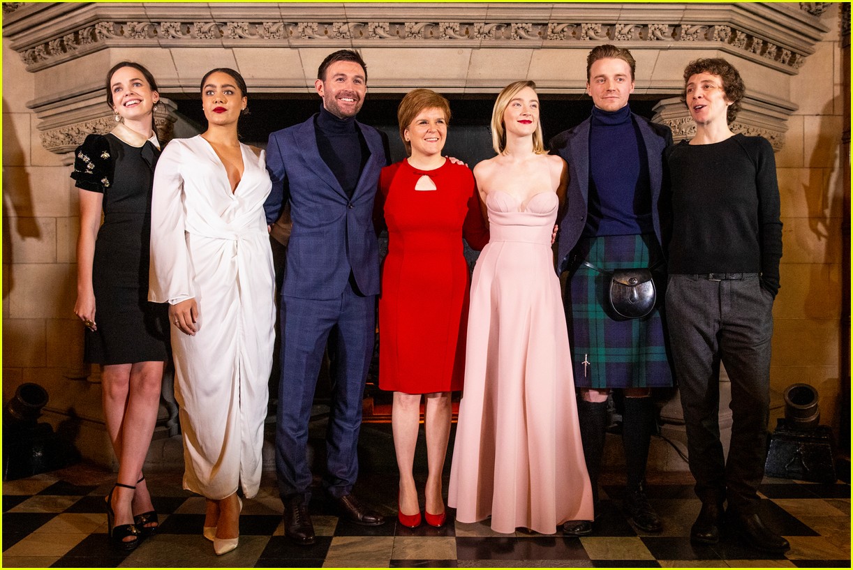 saoirse ronan is pretty in pink at mary queen of scots scotland premiere 27