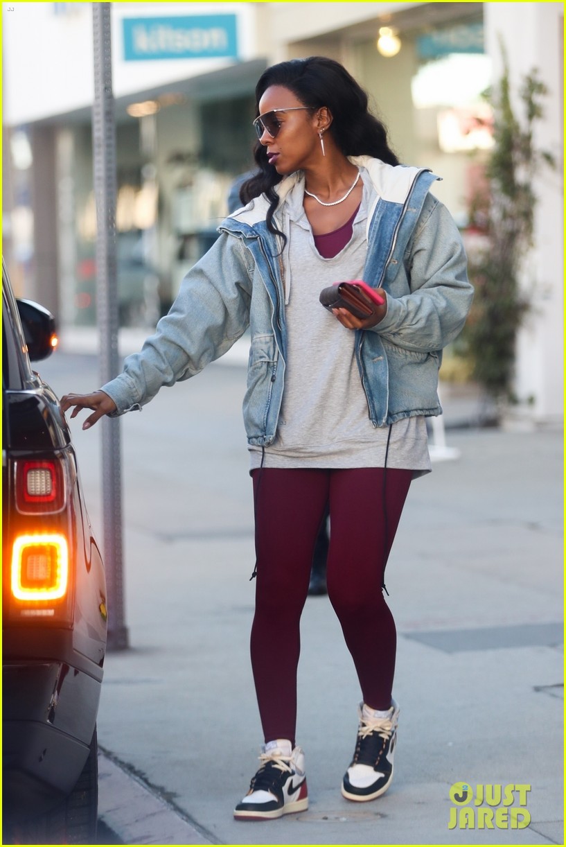 kelly rowland goes sporty for day out in weho 034204712