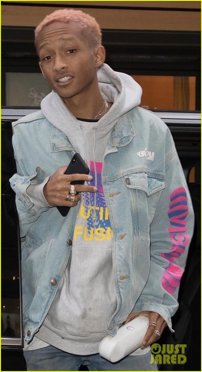 jaden and willow smith go shopping together in paris 074213820