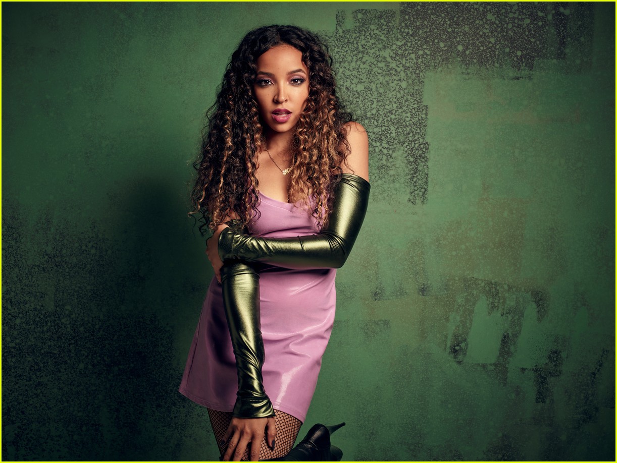 tinashe as mimi in rent live 034217827