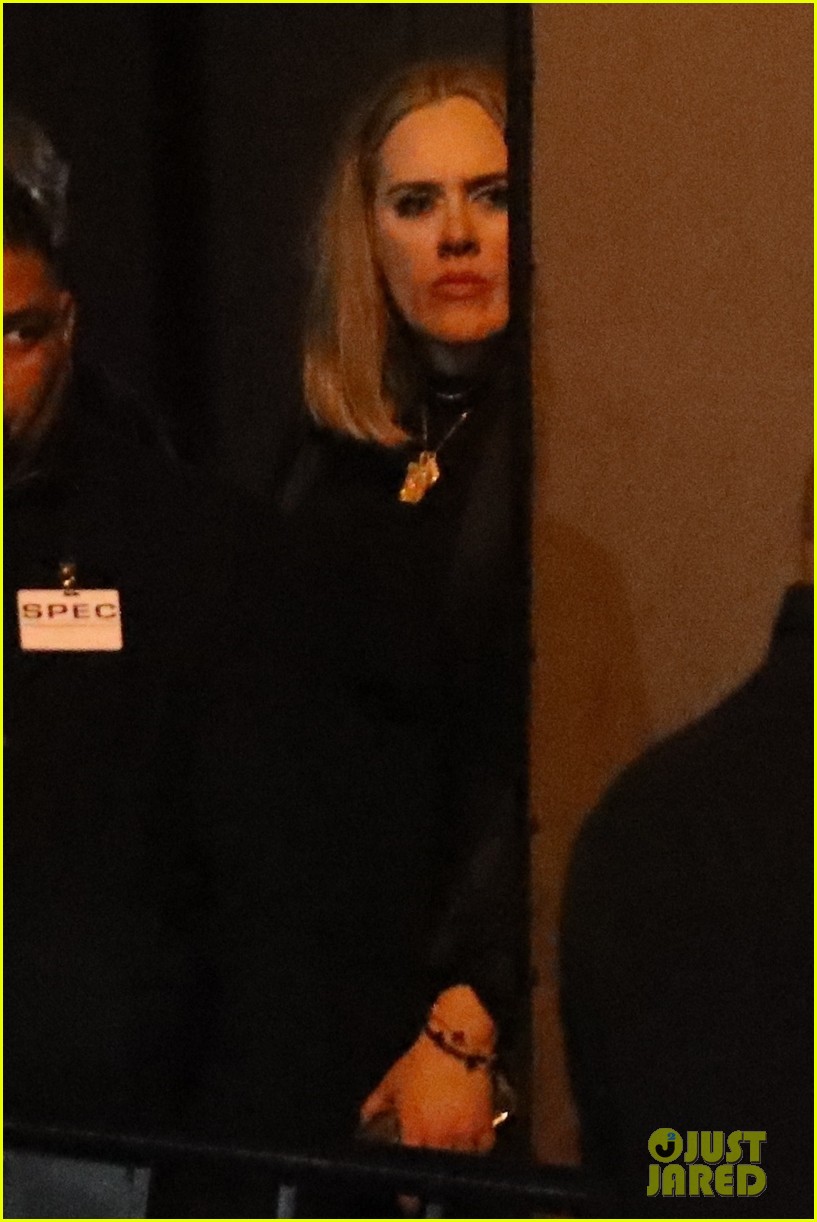 adele rare appearance out oscars 2019 party 074247622