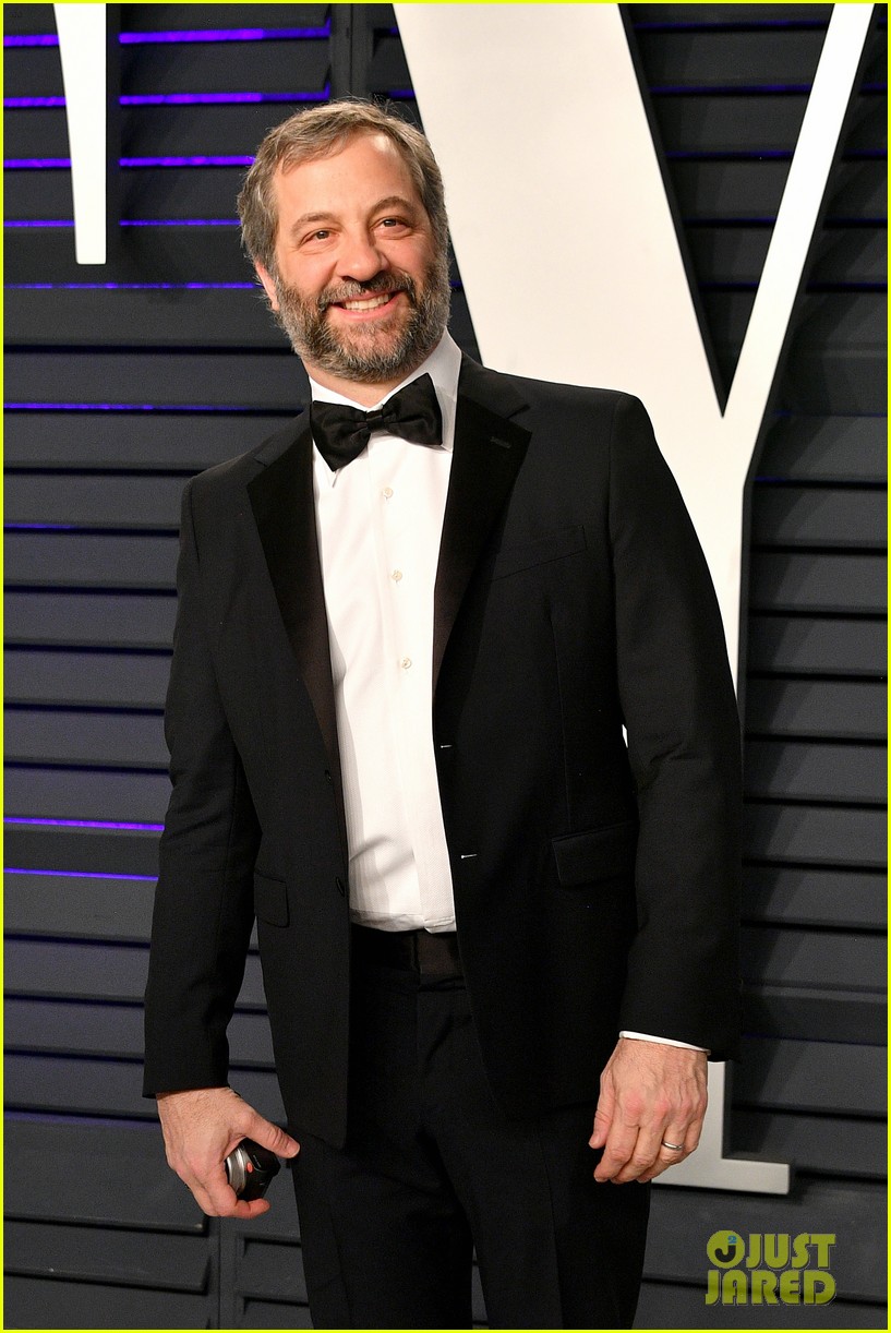 judd apatow snaps photos of leslie mann at vanity fairs oscars 2019 party 04