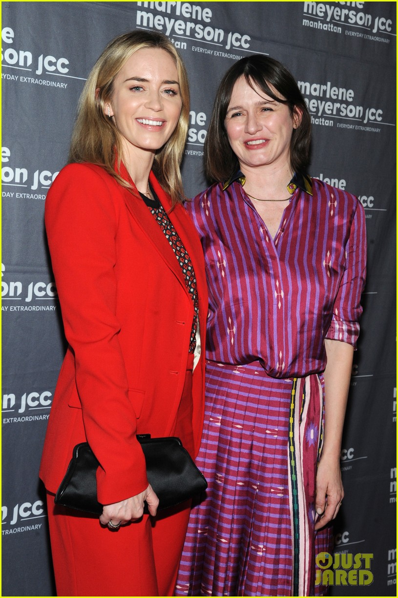 emily blunt emily mortimer reunite at to dust premiere 044224241