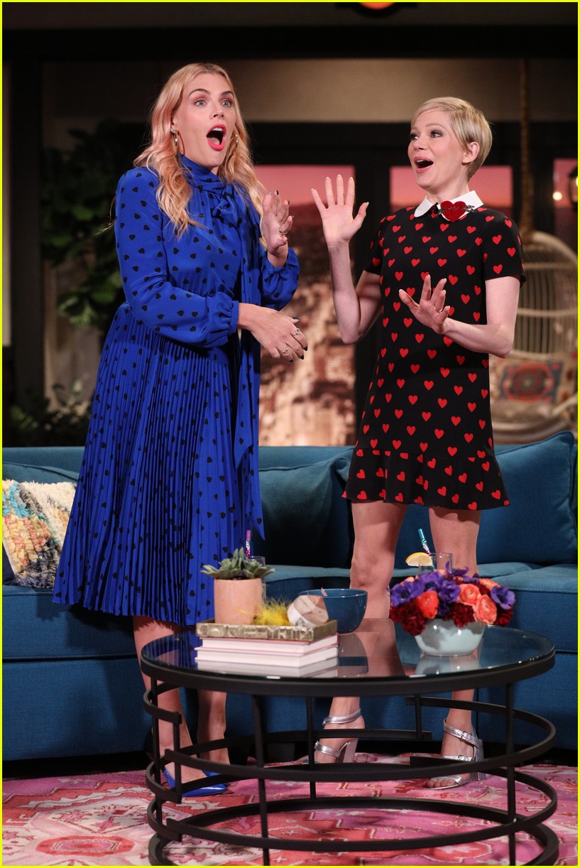 busy philipps michelle williams busy tonight 04