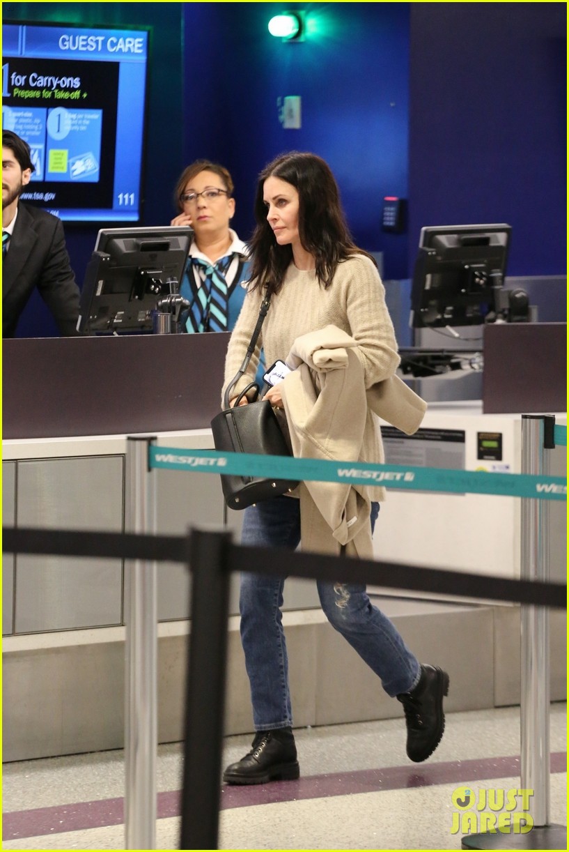 courteney cox at the airport 114222059