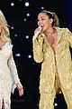 miley cyrus katy perry pay tribute to dolly parton at grammys 01