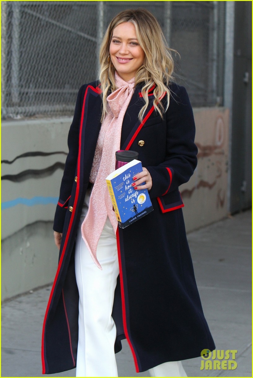 hilary duff films scenes for younger season 6 in new york city 084248112