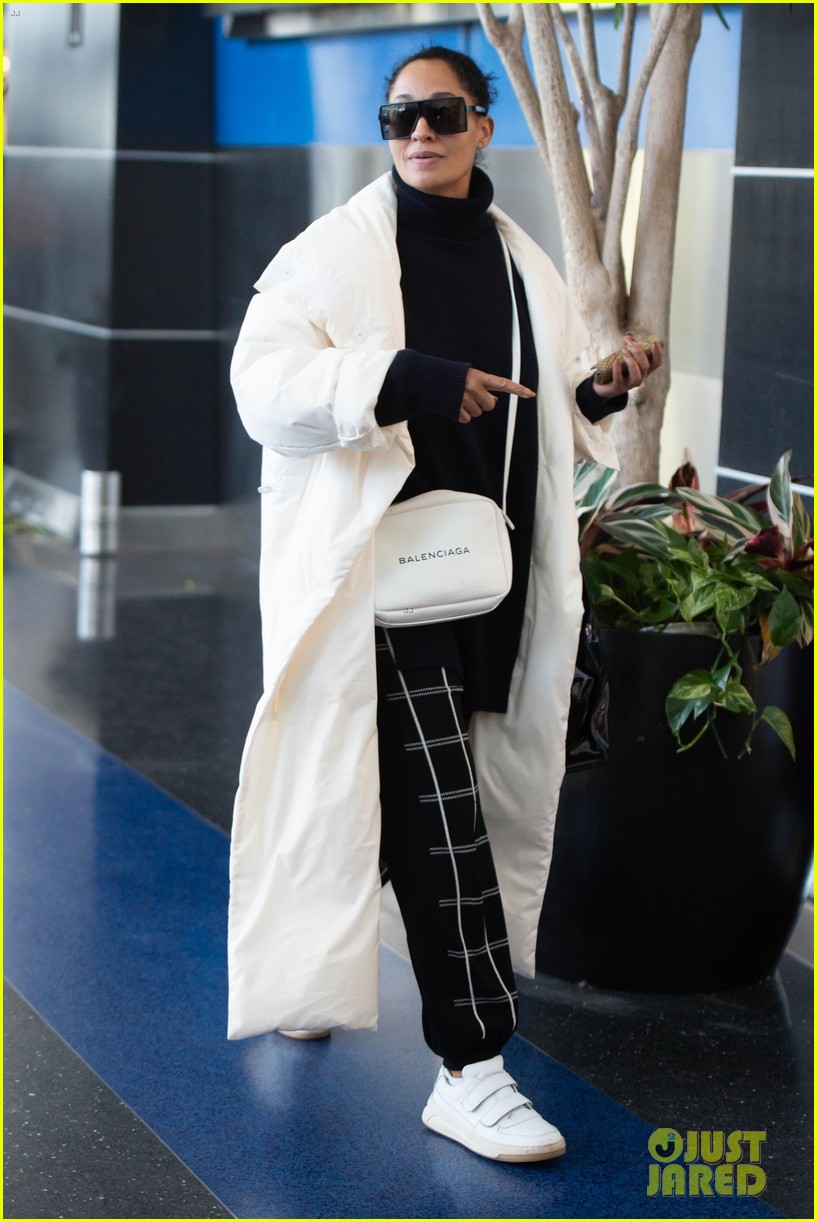 tracee ellis ross jets out of nyc in style 054240047
