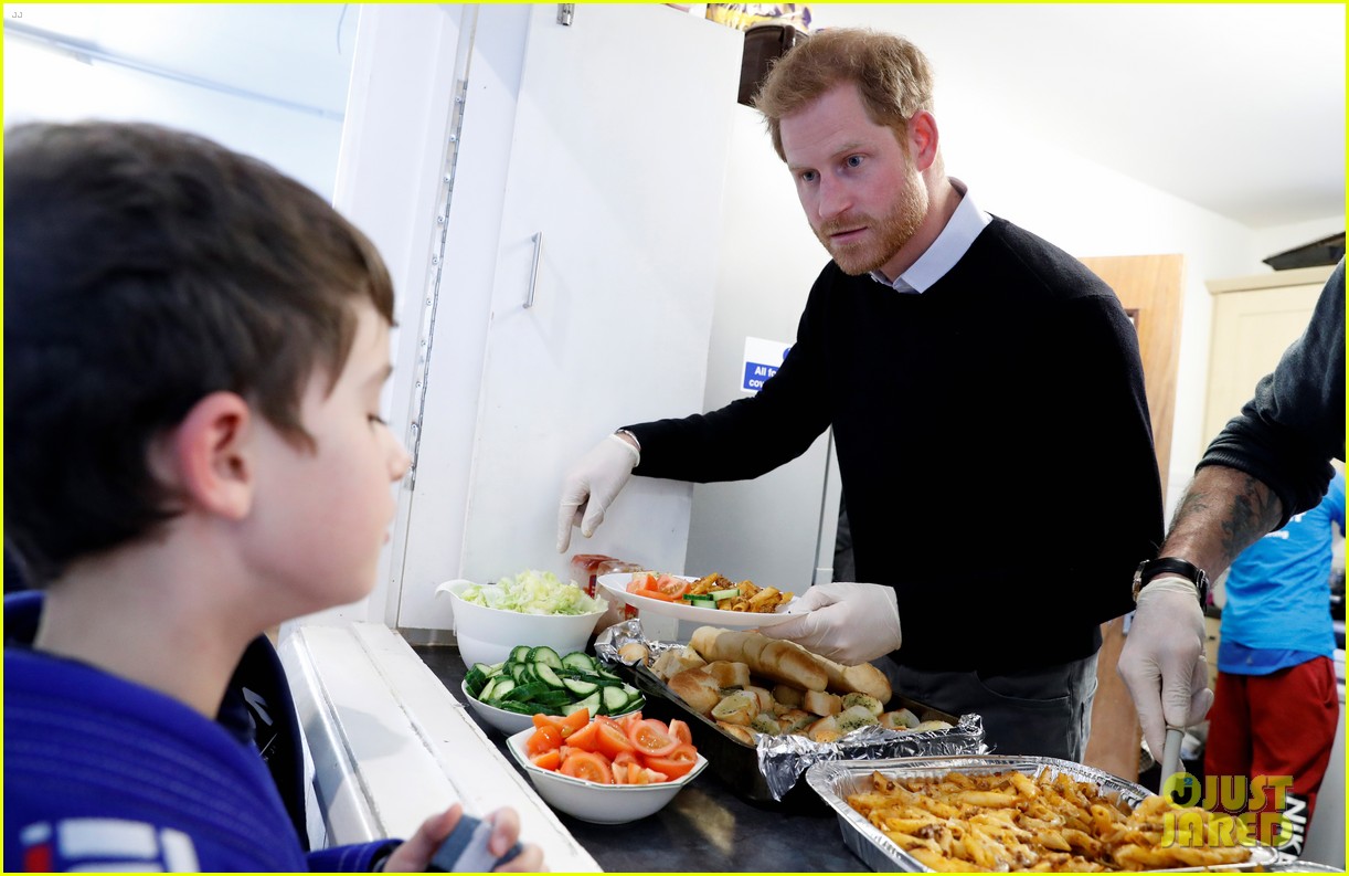 prince harry meets with students for fit and fed initiative 044240693