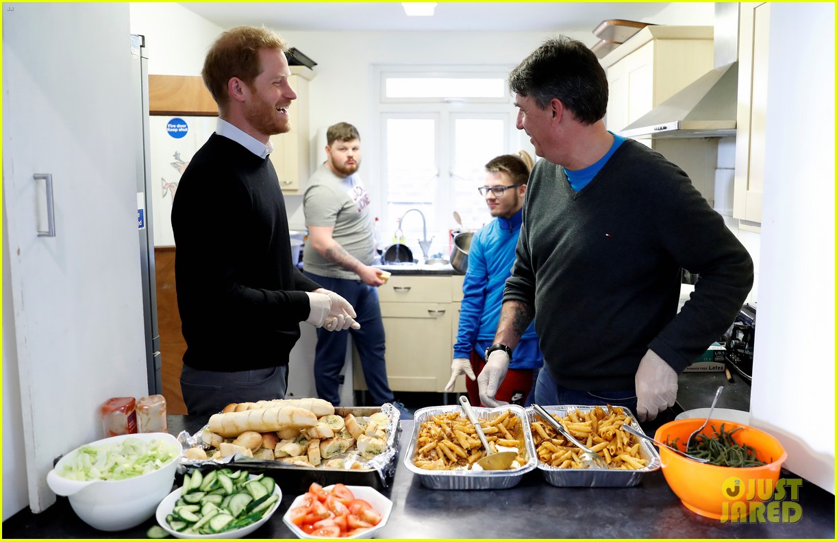 prince harry meets with students for fit and fed initiative 144240703
