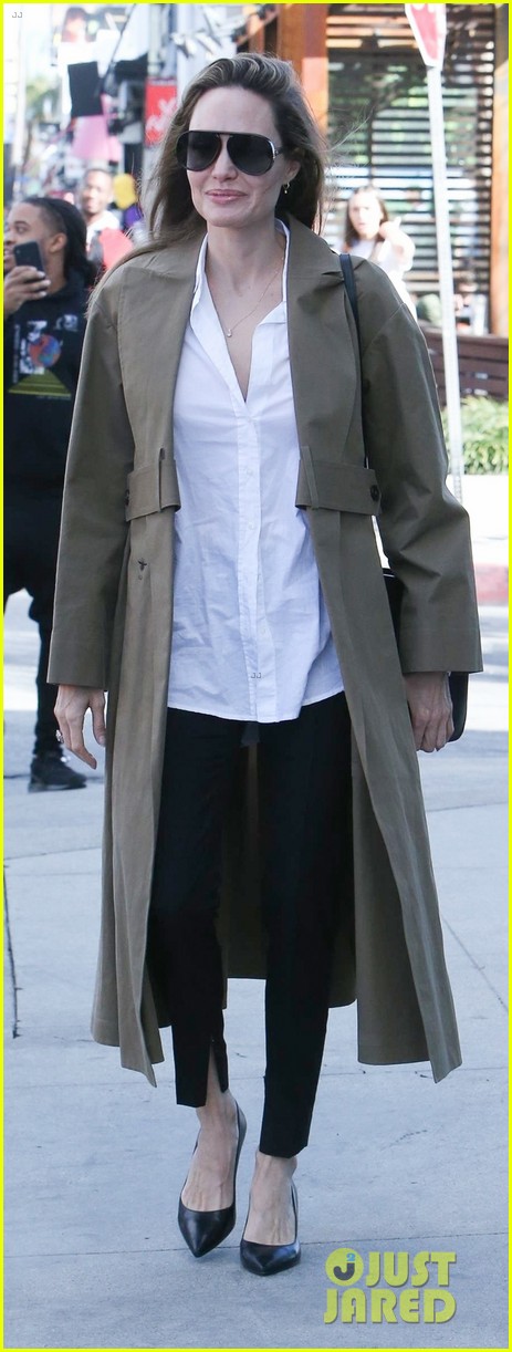 angelina jolie gets some shopping done in melrose ave 054239887