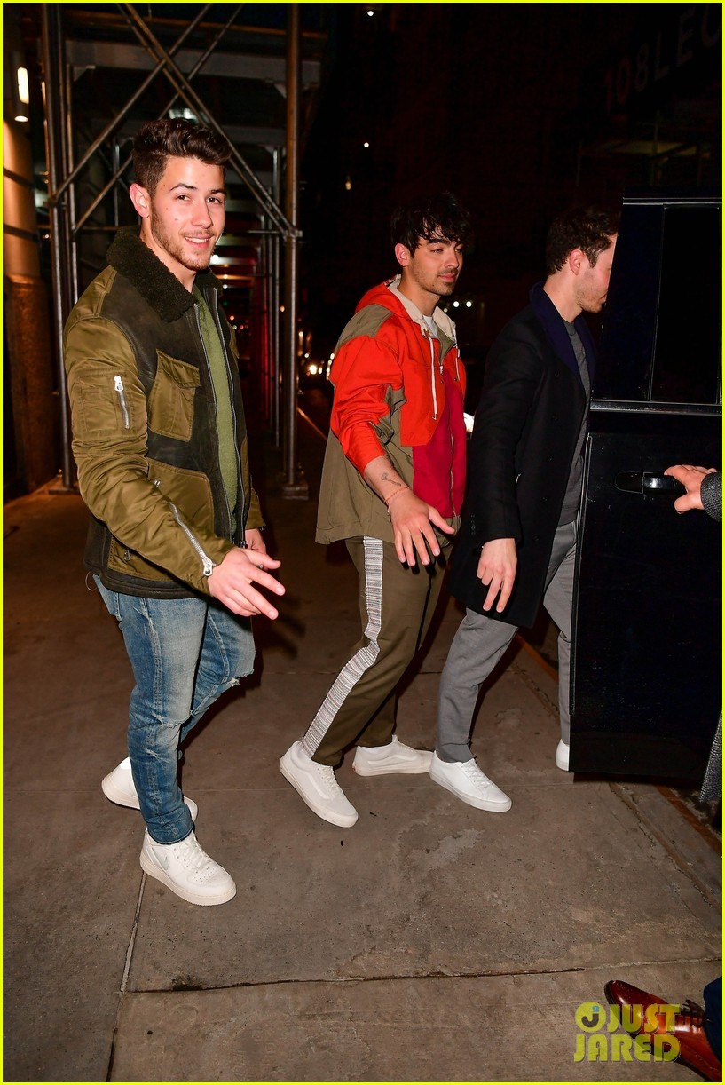 Jonas Brothers Reunite for Dinner Hours Before Song Release! Photo