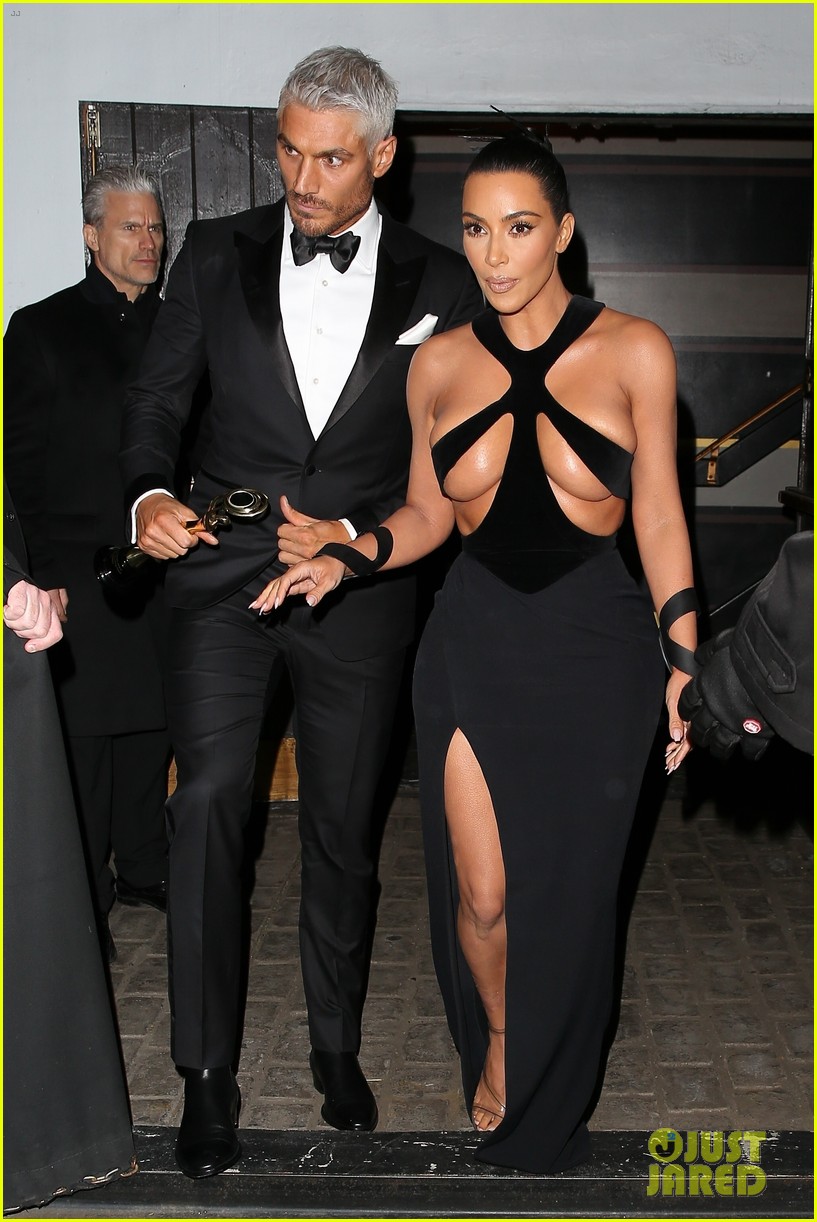 kim kardashian wears super sexy dress hollywood beauty awards 054240333
