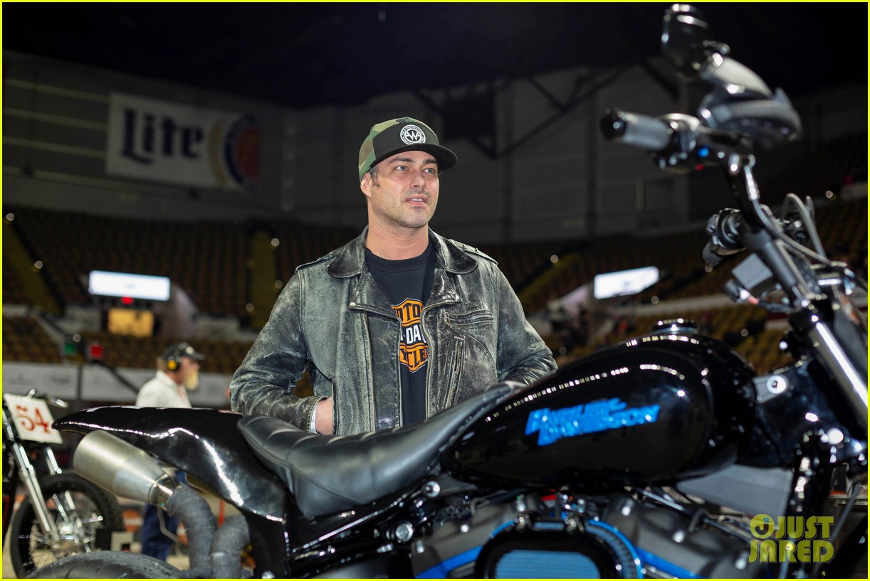 taylor kinney takes part in flat out friday in milwaukee 034240661