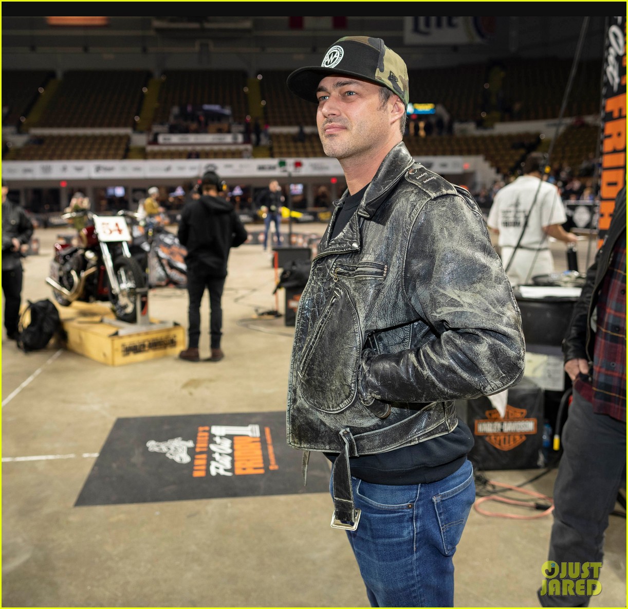 taylor kinney takes part in flat out friday in milwaukee 044240662