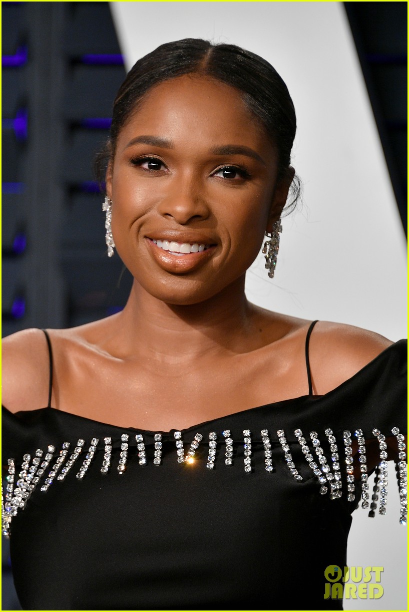 kacey musgraves and jennifer hudson switch their looks for vanity fairs oscars 2019 party 05