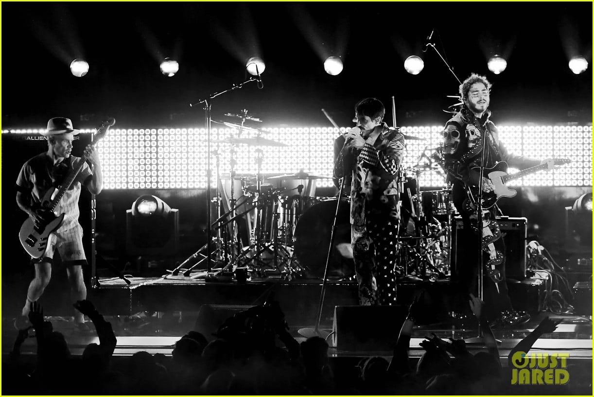 Post Malone & Red Hot Chili Peppers Perform 'Stay,' 'Rockstar' & 'Dark