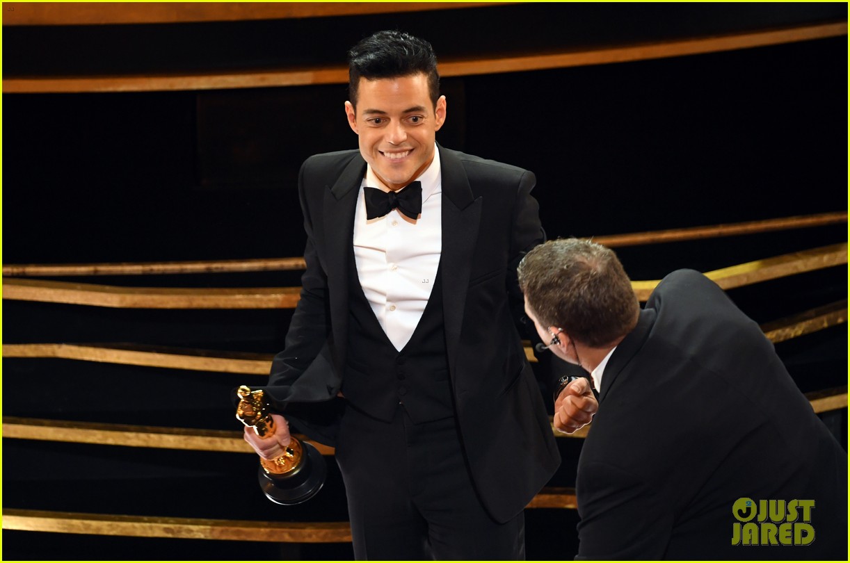 Rami Malek Fell Off the Oscars Stage After Winning! (Photos) Photo