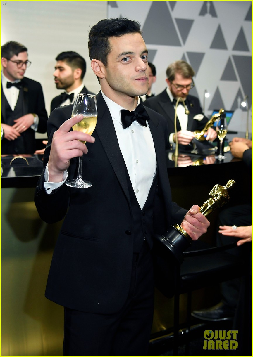 Rami Malek Fell Off the Oscars Stage After Winning! (Photos) Photo