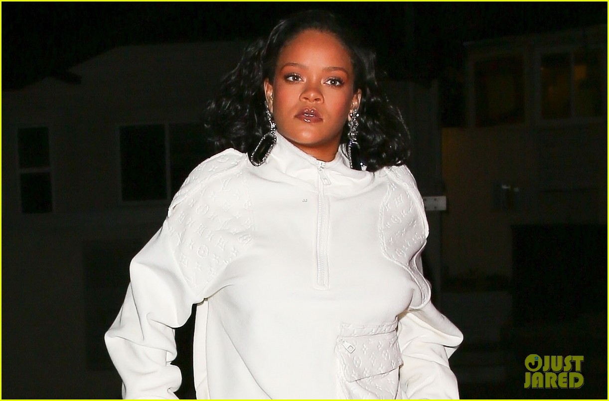 rihanna dinner with manager in santa monica 03