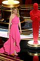 julia roberts wows in pink dress while presenting at oscars 2019 01