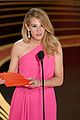 julia roberts wows in pink dress while presenting at oscars 2019 02