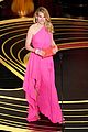 julia roberts wows in pink dress while presenting at oscars 2019 07