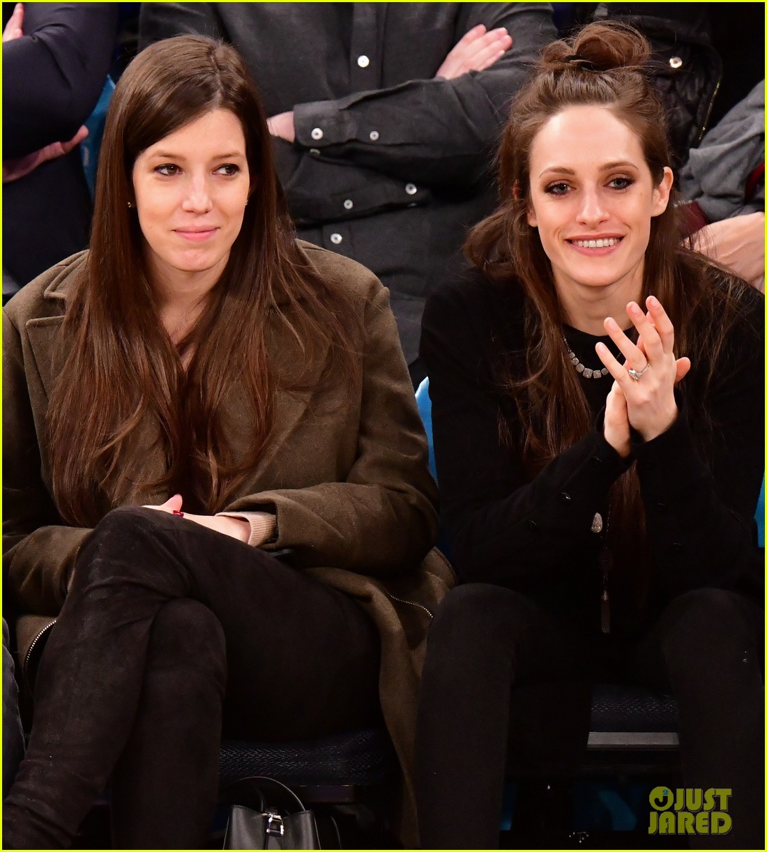 christian slater brittany lopez mr robot co star carly chaikin sit courtside at knicks 044248764