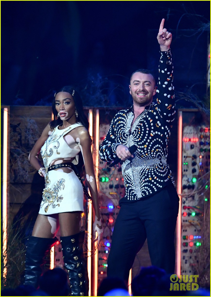 sam smith and calvin harris perform promises at brit awards 2019 034241753